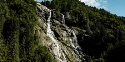 Trekking di 2 giorni: Passo Tonale - Rifugio Mandrone - Val Genova